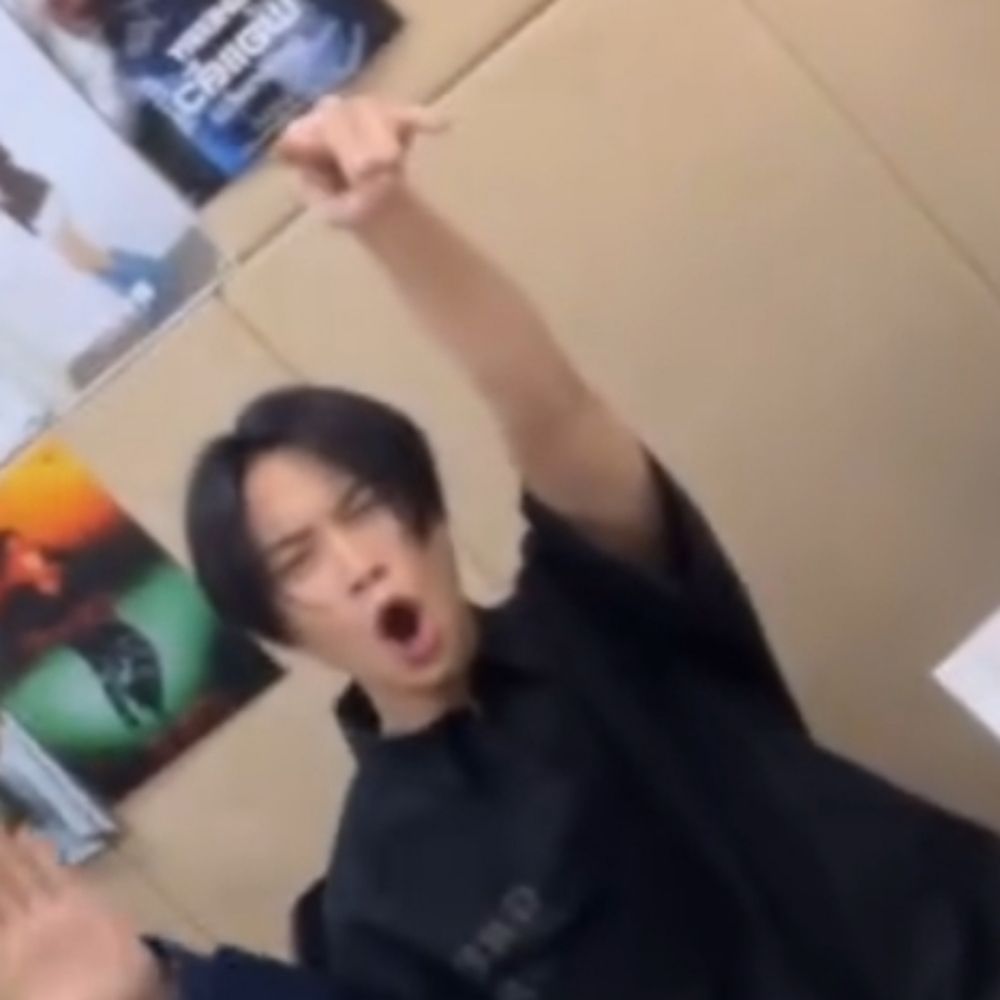 นาฬิกาft.ช่วงนี้คลั่งรักอลันBEUS