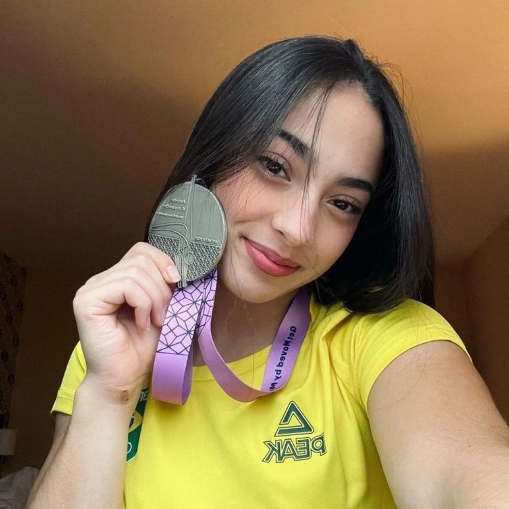 Ycaro jurídico Julia Soares