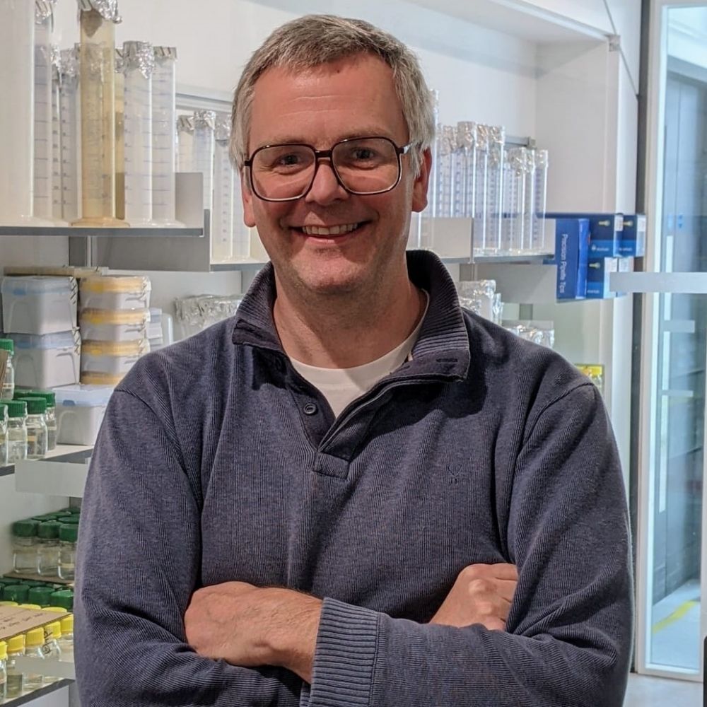 Dr Colin Lindsay