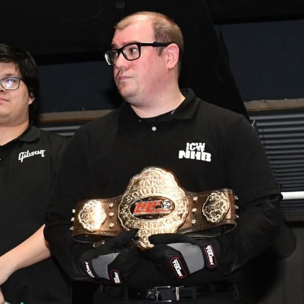 Referee Jesse Fields