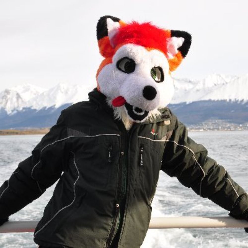 Leo the Traveller Fox (Aperture Plushies) 🇦🇷🔜🇨🇿