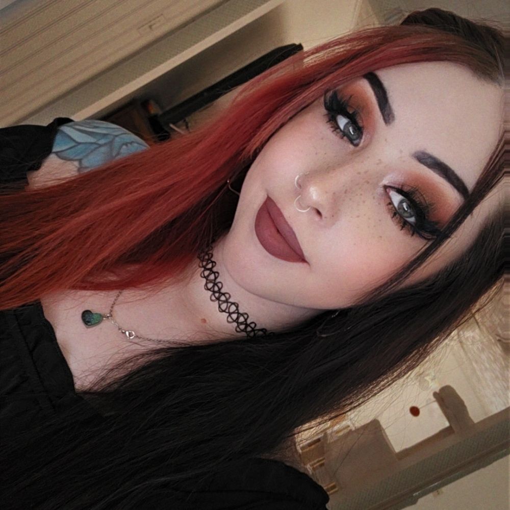 𝖈𝖍𝖆𝖗𝖑𝖔𝖙𝖙𝖊🦋🖤