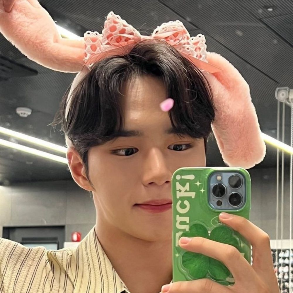 alexander | seeing skz & atz this ☀️