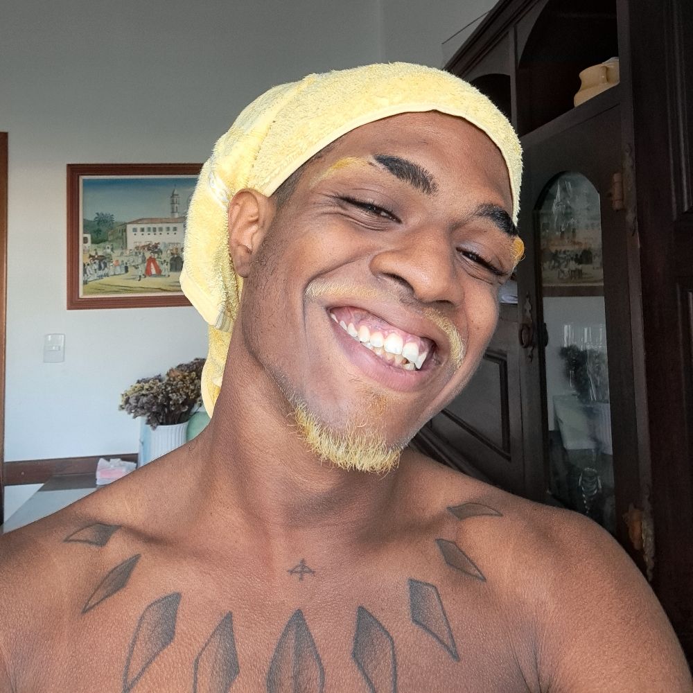 Café com açúcar e canela.