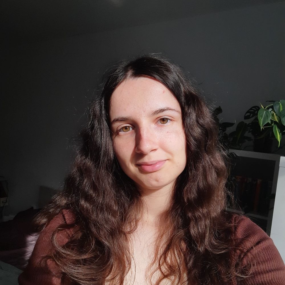 Editor Ioana 📚 (she/her)