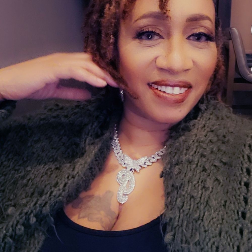 Author Phoenix Daniels