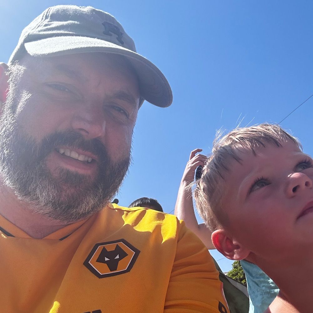 Dom /\_/\ 🐺💛🖤