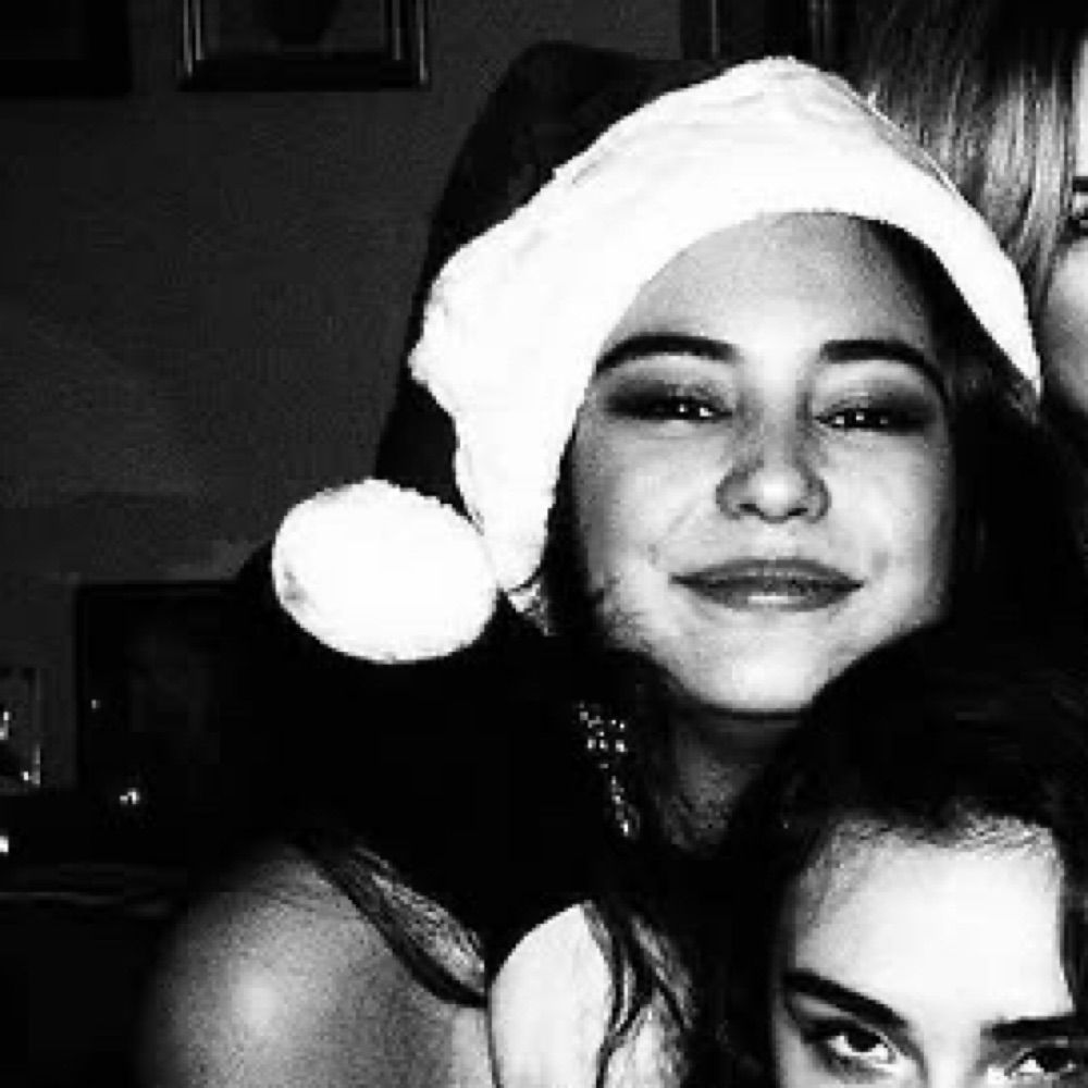 Lex ౨ৎ ⸆⸉ is in the christmas mood.