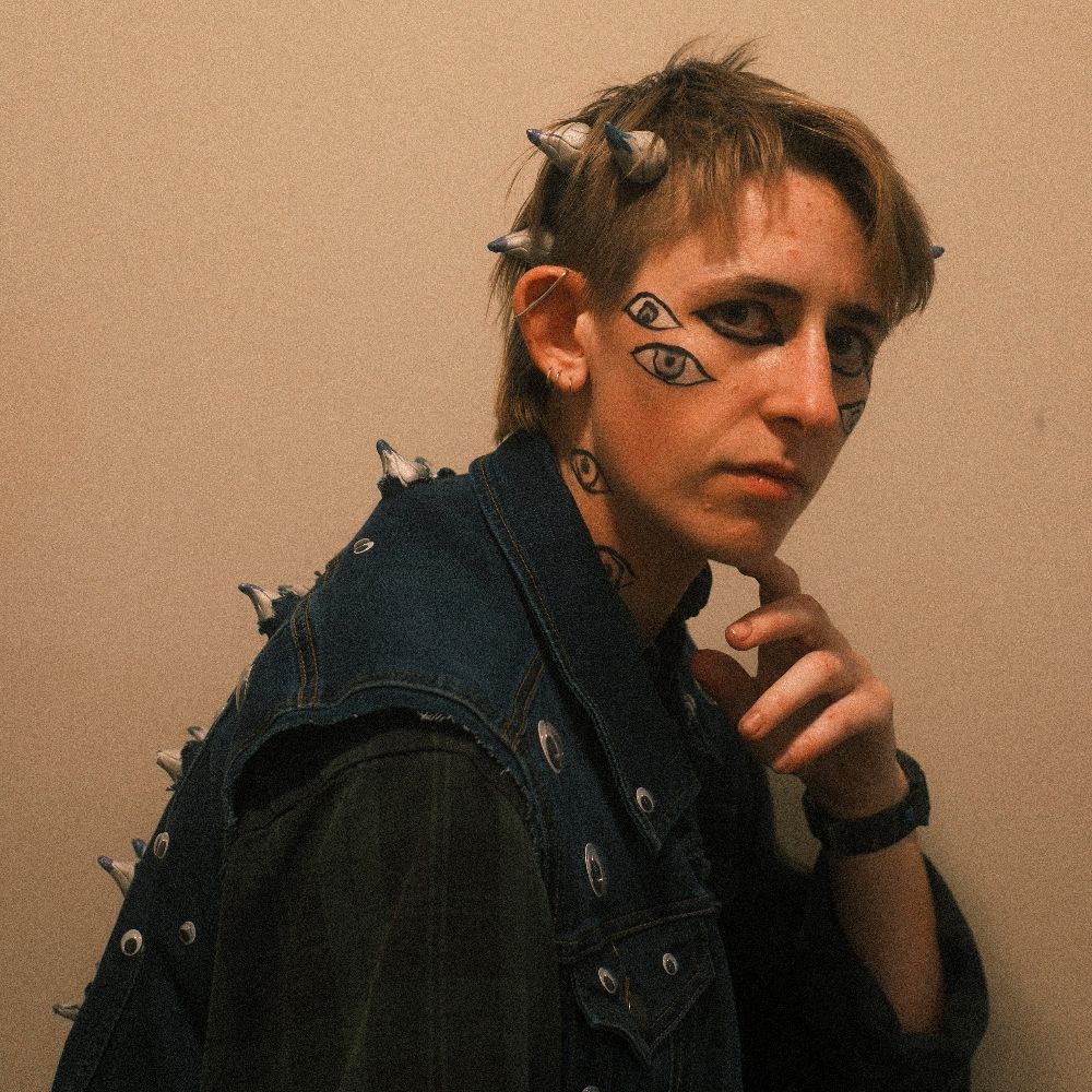 Blue Laurel (they/them or xe/xem)