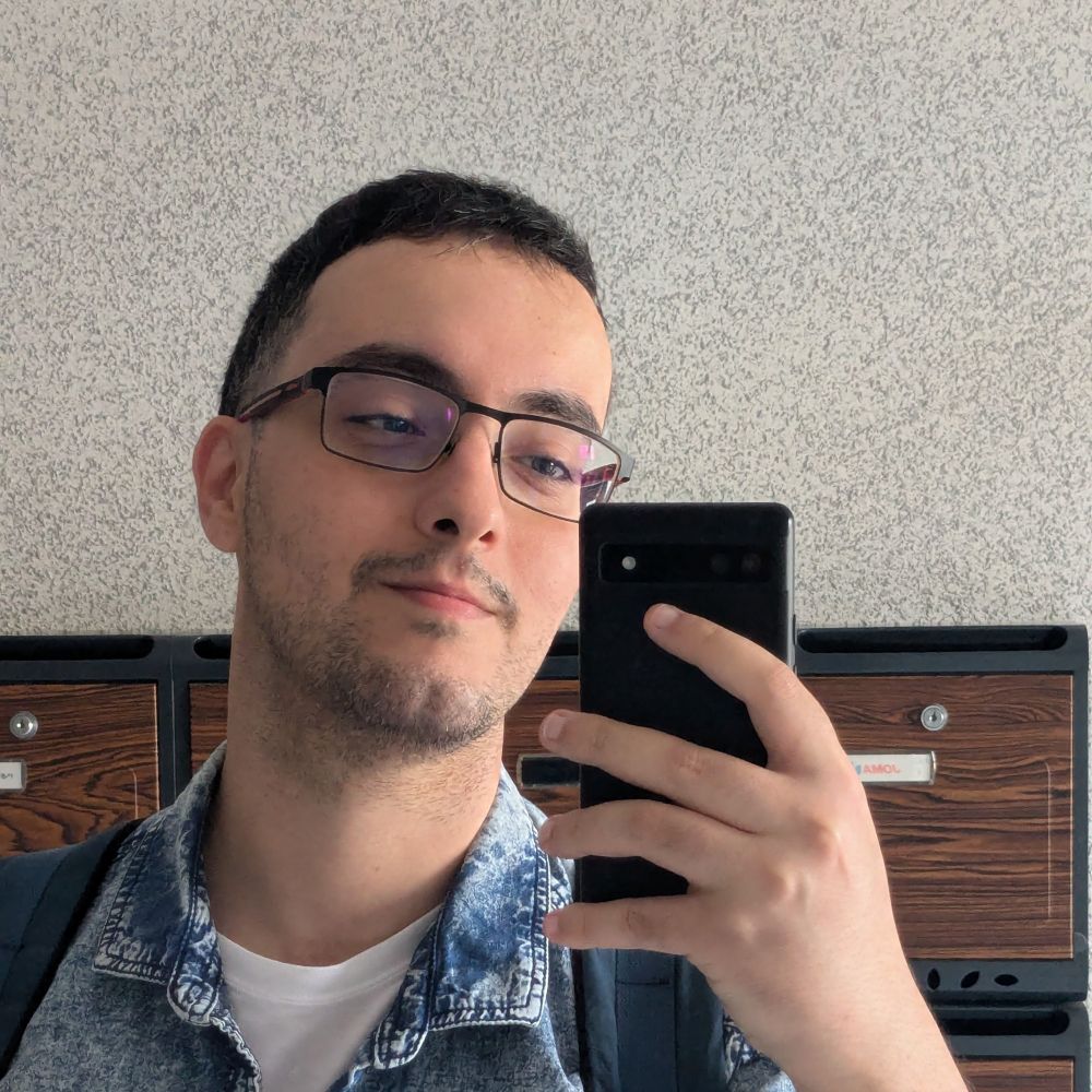 Carlos ☄️⛈️❄️☕