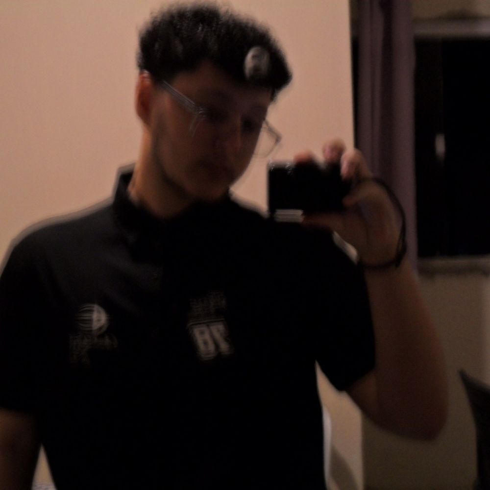 cara de rato com olho fundo mancando