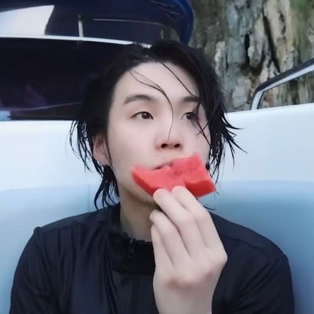 Neva Play ~ lele⁷ tá com sdd dos Bangtan 
