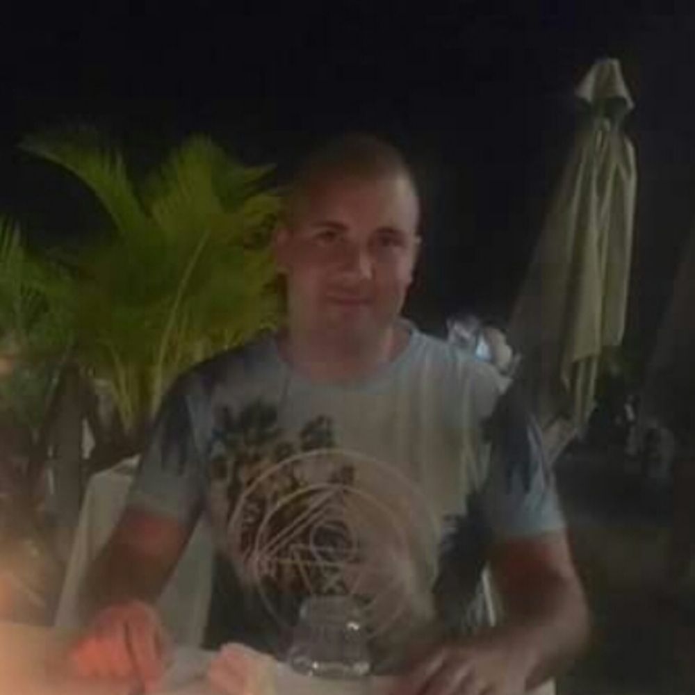 R  🏴󠁧󠁢󠁷󠁬󠁳󠁿🏳️‍🌈