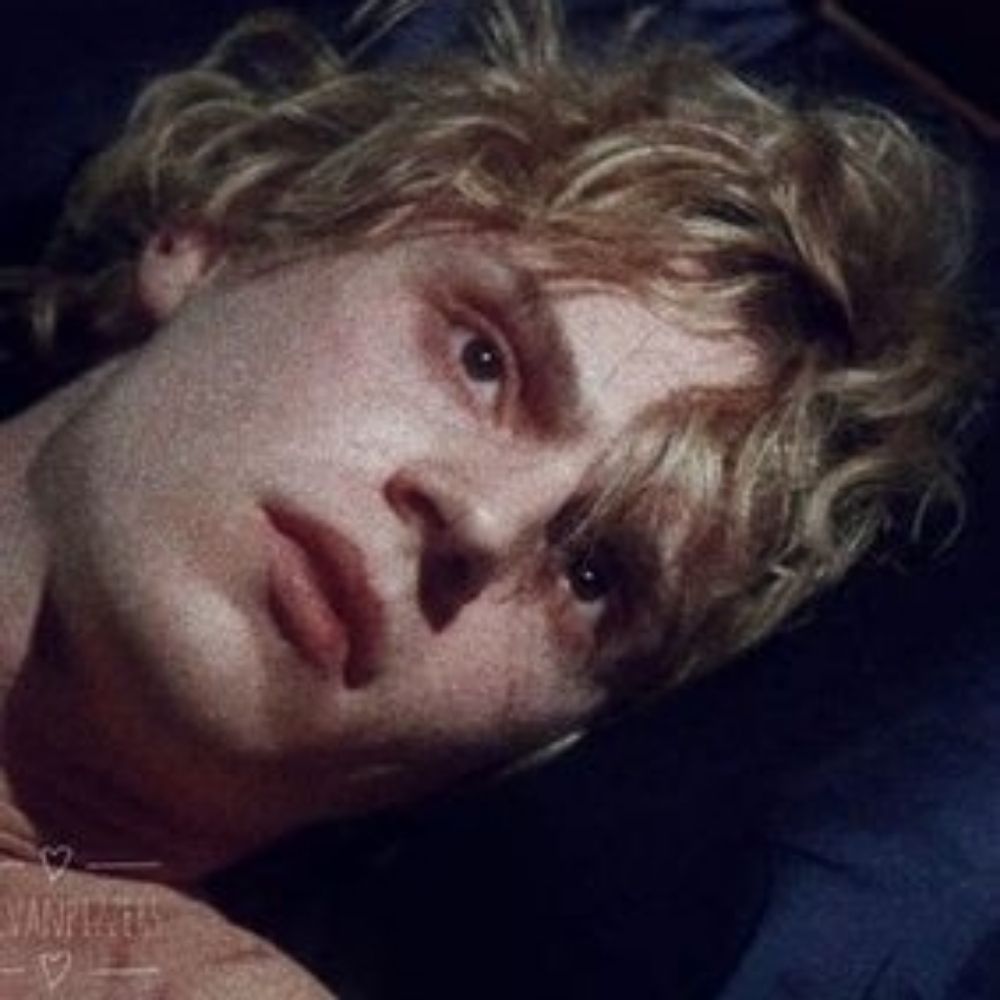 Evan Peters 🤍
