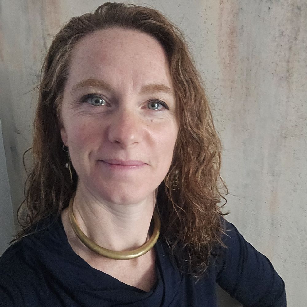 Dr Cassandra Steer