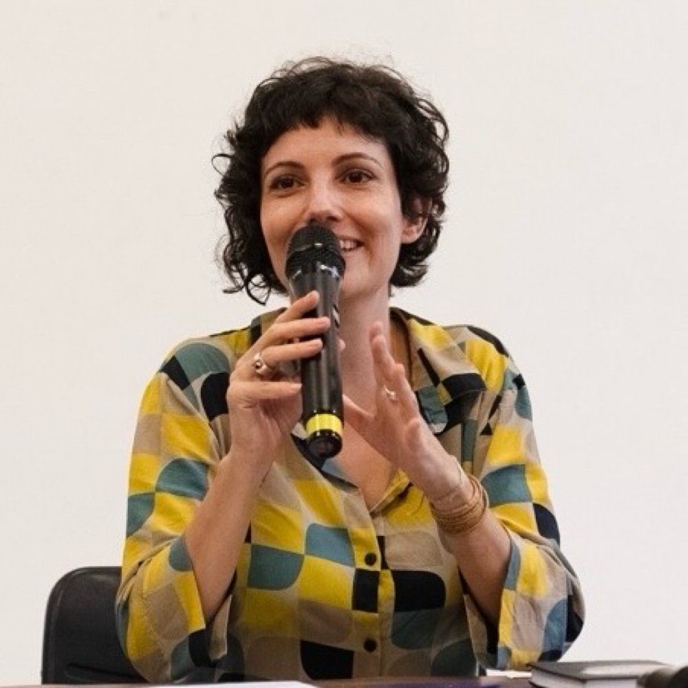 Maíra Kubík Mano