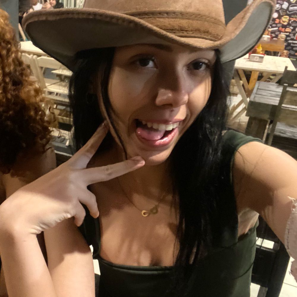 Mia goth do interior (day) 🤠🌾