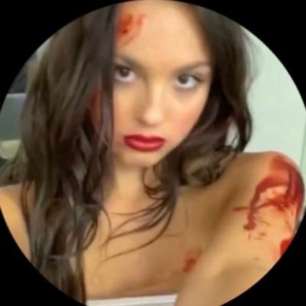 nana is a vampire🧛🏻‍♀️