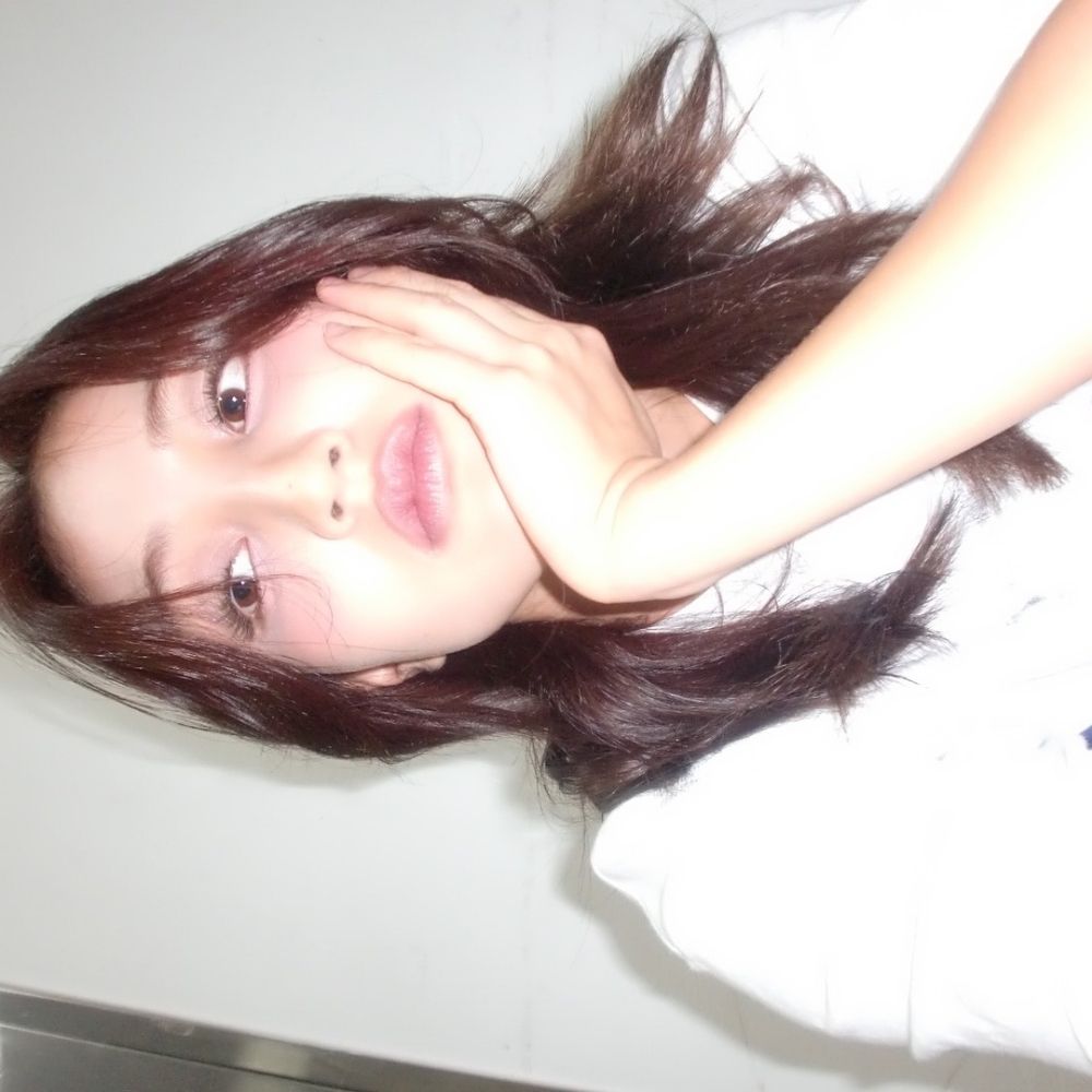 cam (Jihyo's gf)