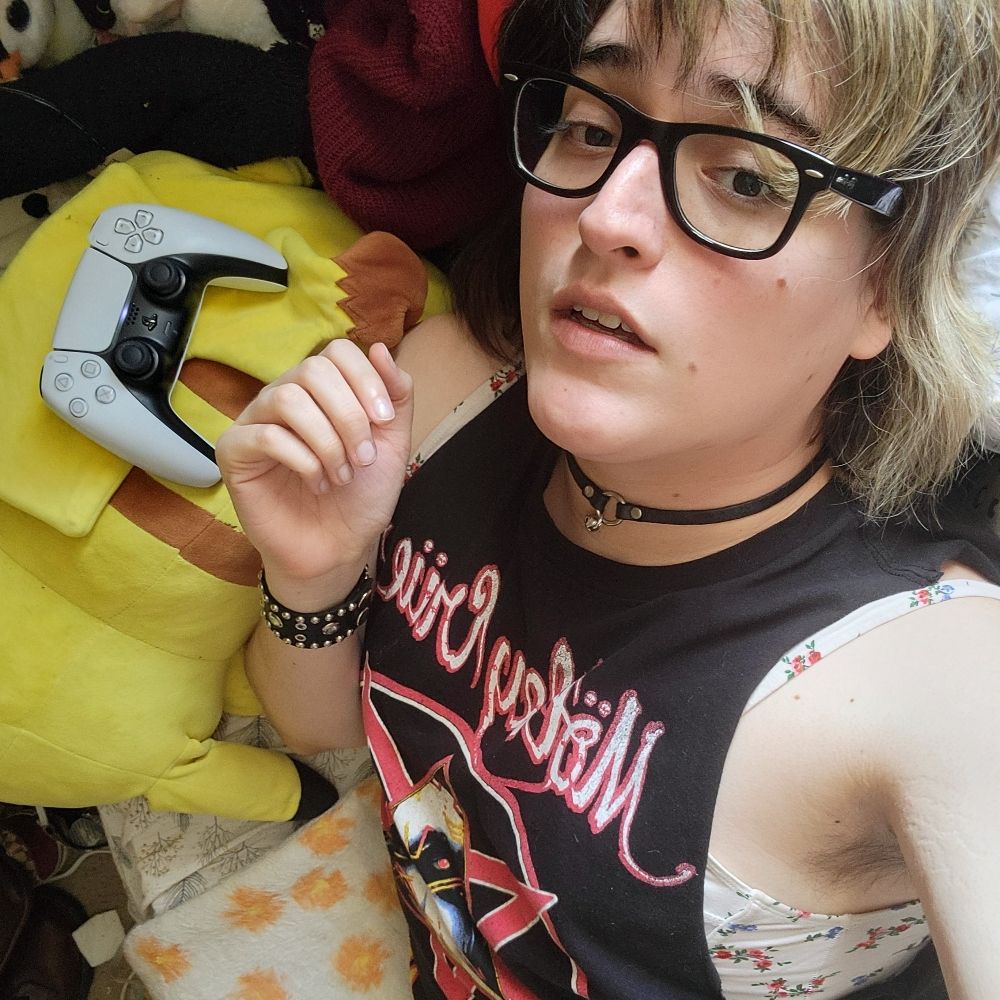 Ghoste Wolf 🖤🤍 Emo Tinkerbell 🧚‍♀️☠️