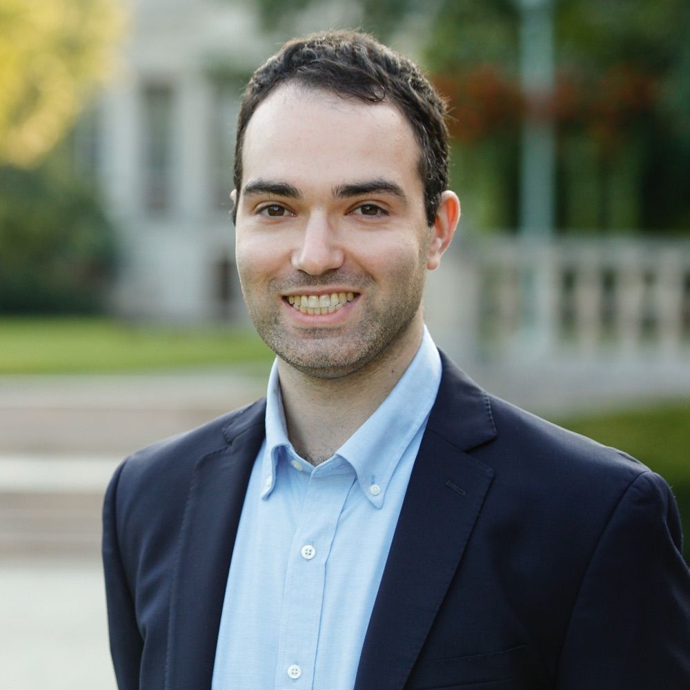 Ari R.