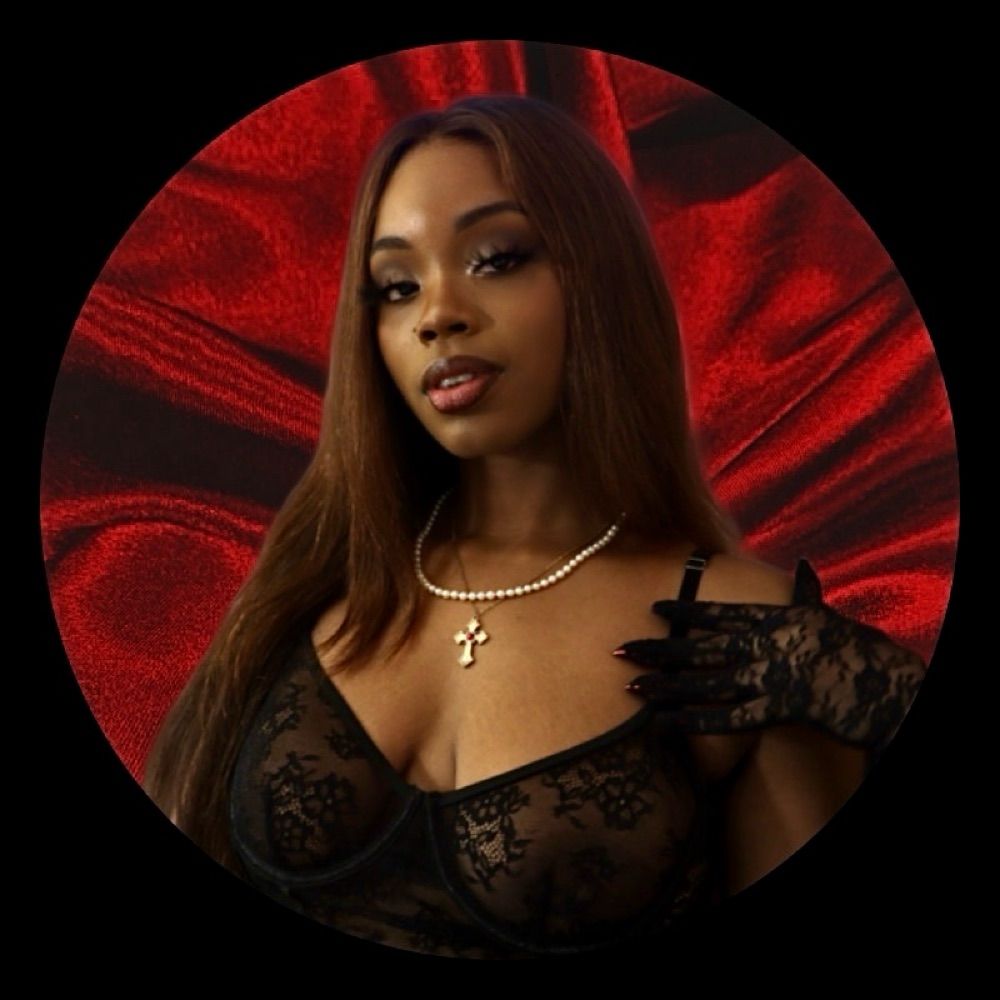 Supreme Queen Vee