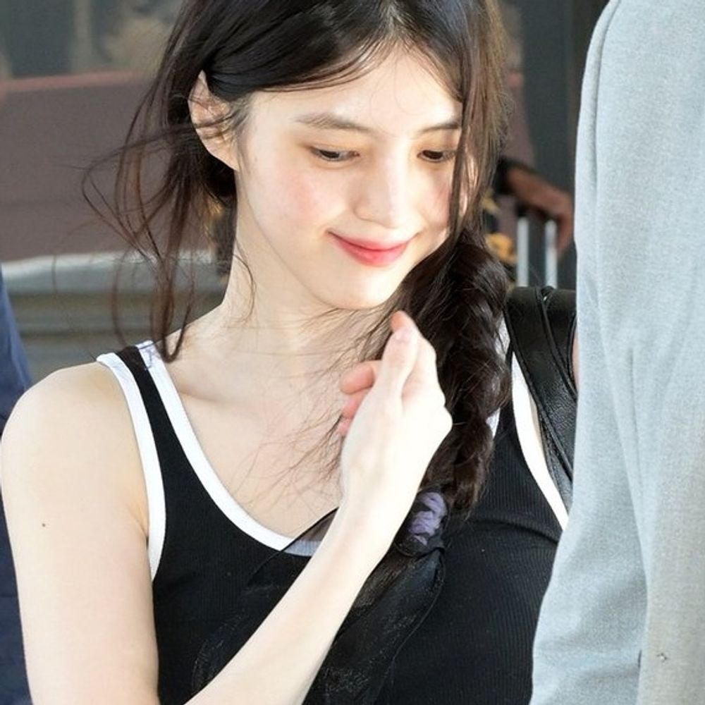 ۫