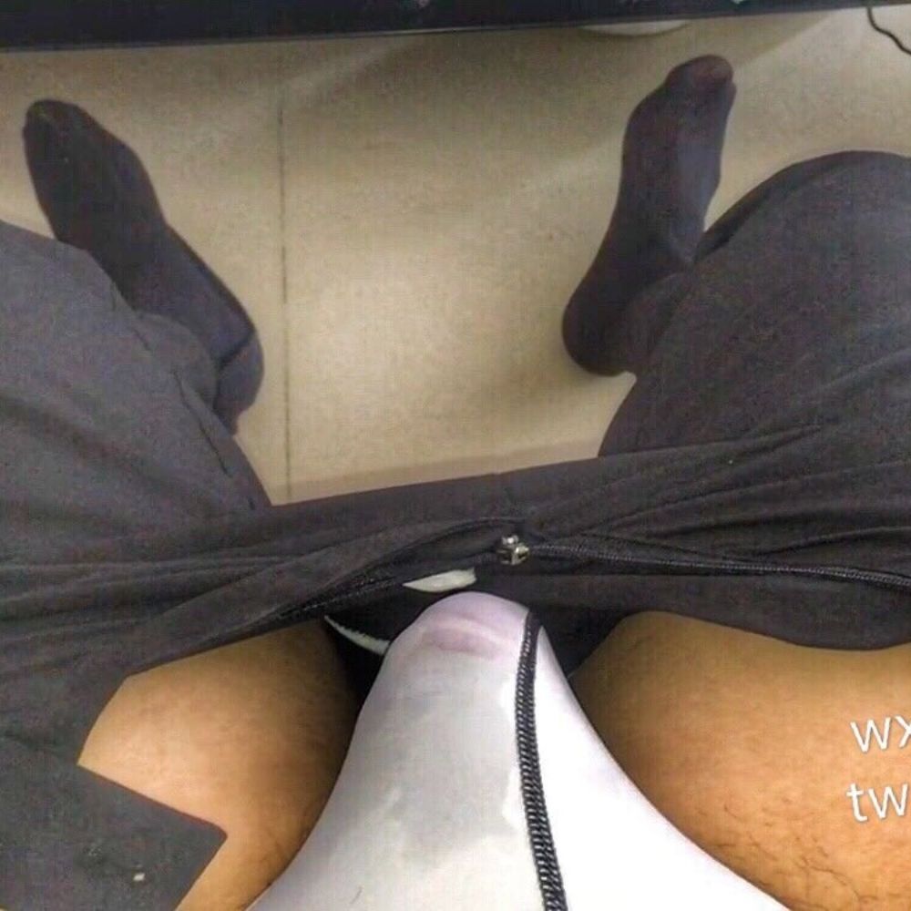 黑袜肌肉男bot