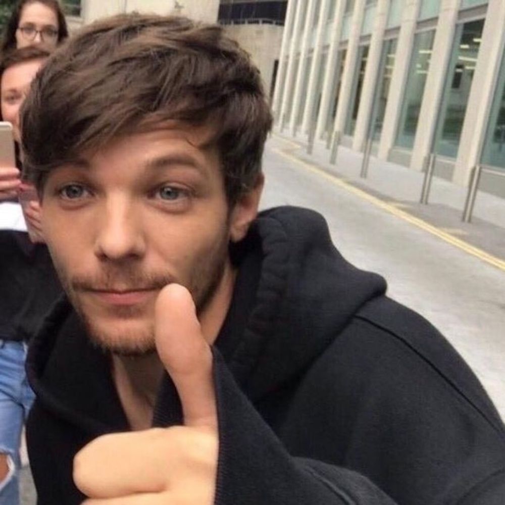 ⋅˚₊‧ 𐙚 ‧₊˚ ⋅ isa | viu o lou e o haz
