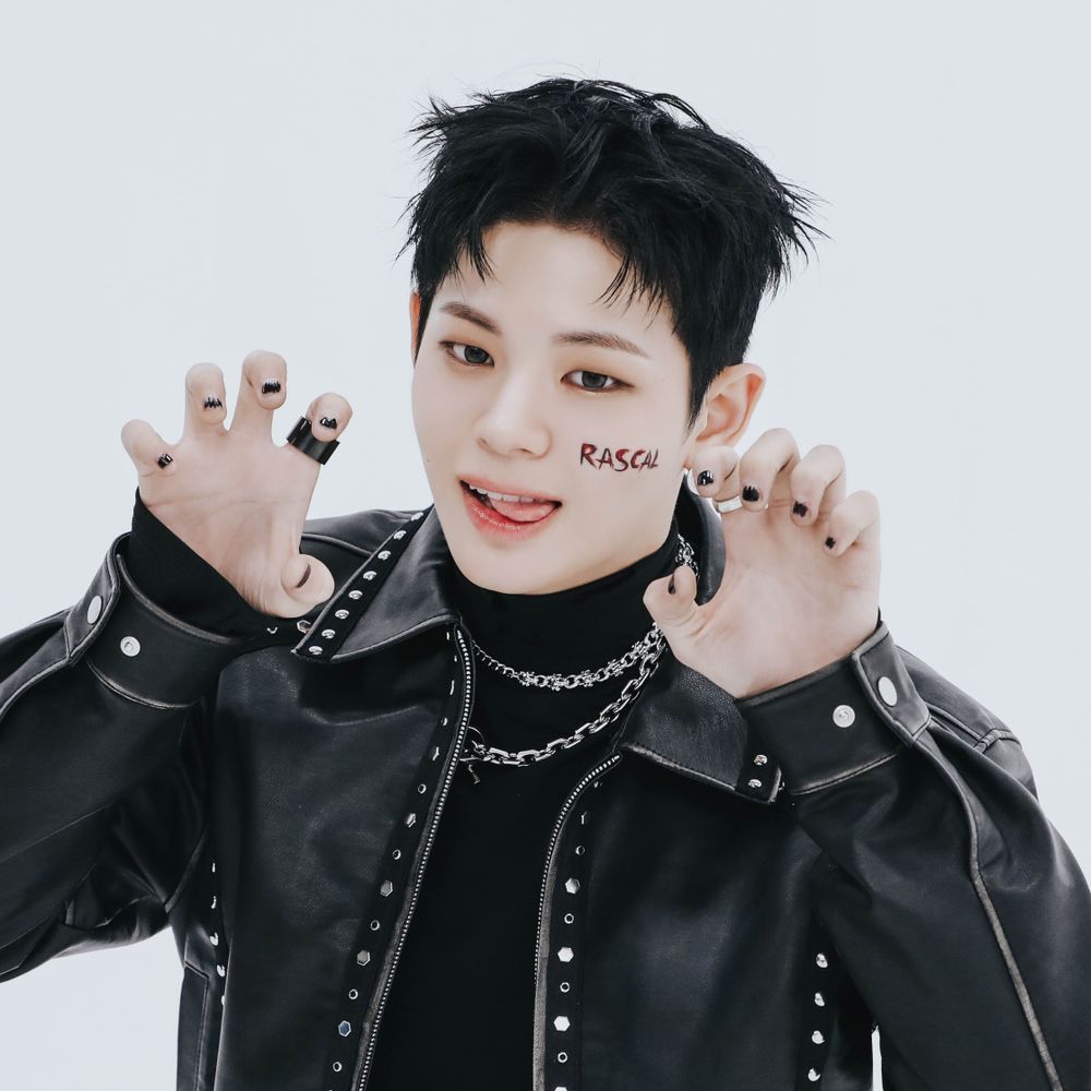 ꗃ Max, 문.