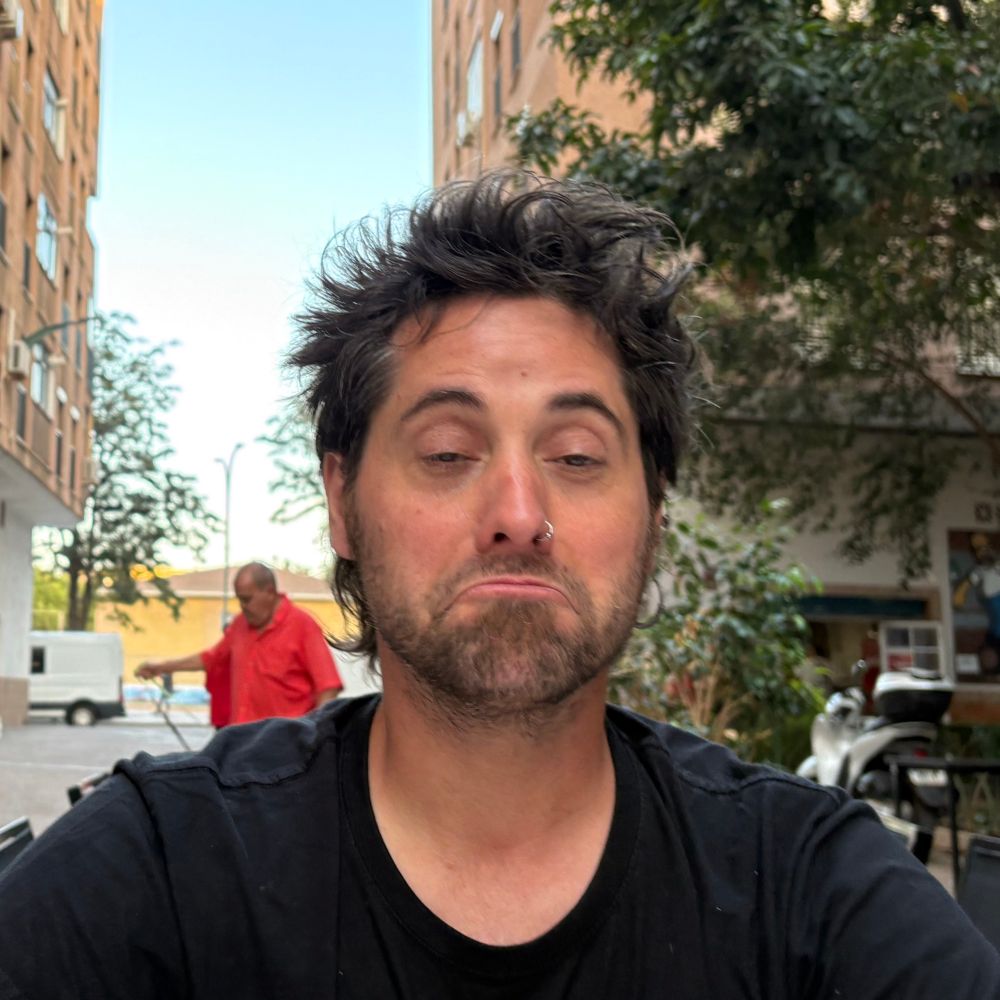 Moi J