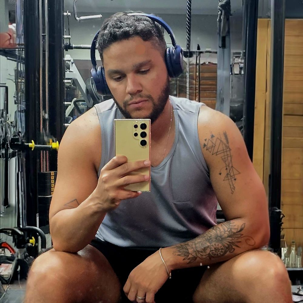 Leandro L.