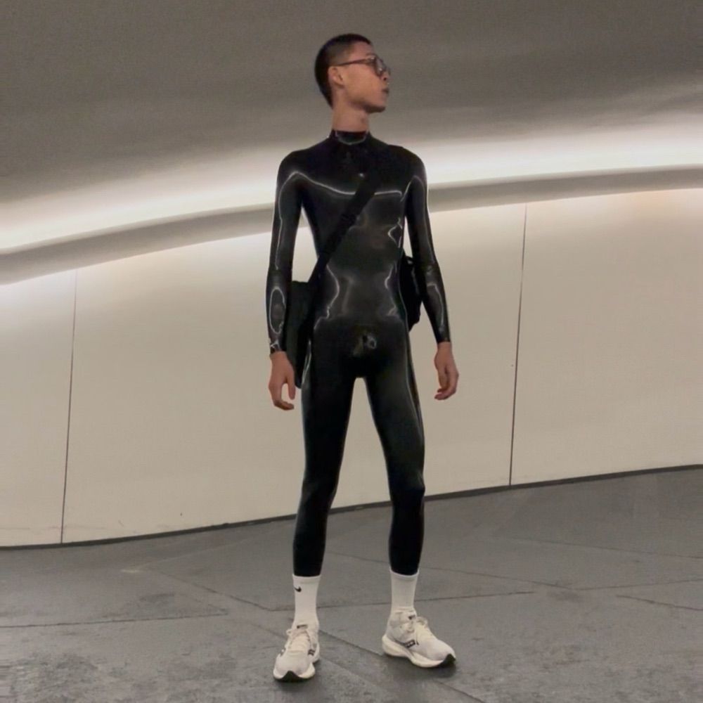 紧身小伙儿