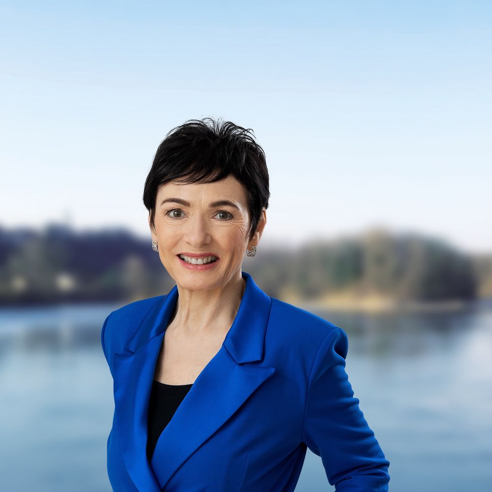 Marianne  Binder