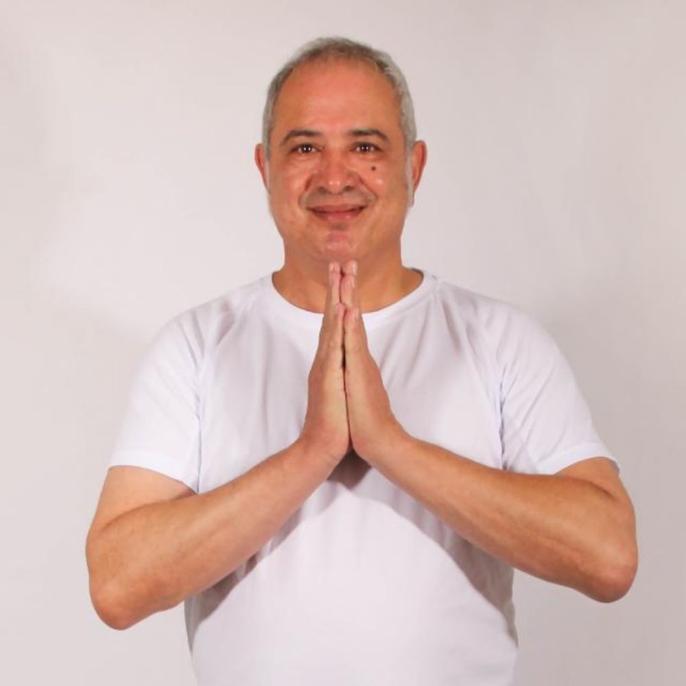 קובי ליבוביץ מטפל במגע