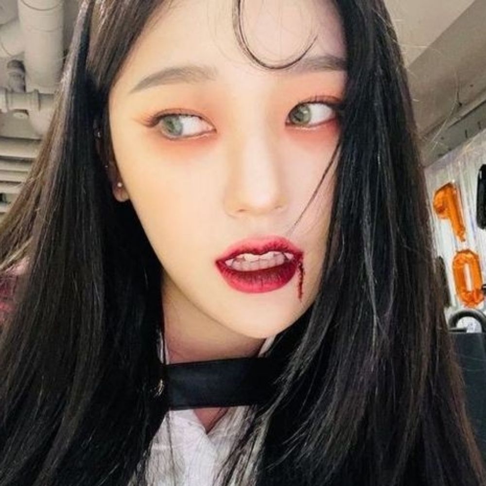 vivi⁷ 𝜗𝜚 🦇