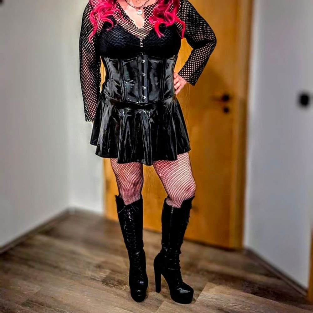  Sissy Sandy