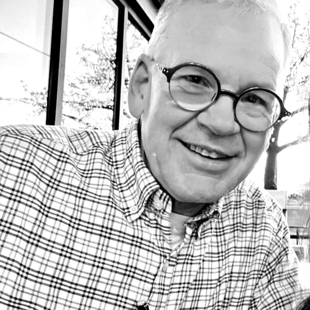 Robert W Moore 