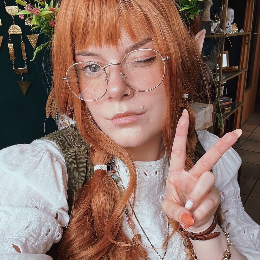 knife wife.🦊🌻