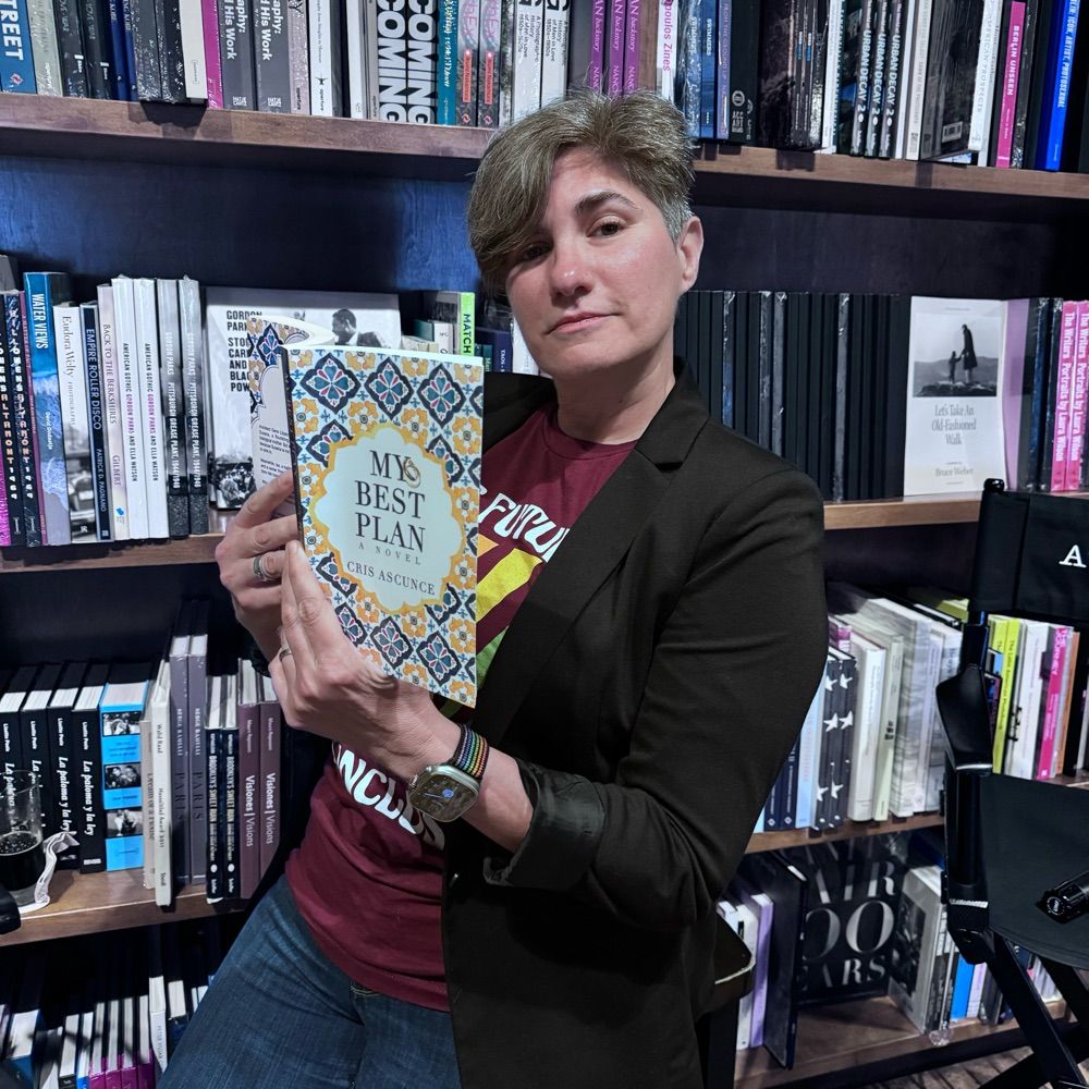 Cris Ascunce Sapphic Author