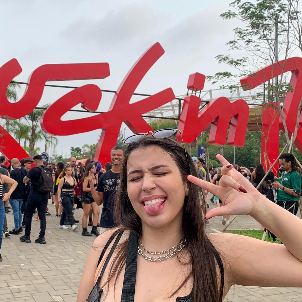 Laryssa viu o A7X 🦇🔥