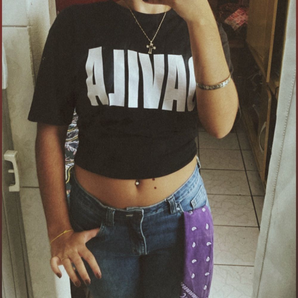♱	
