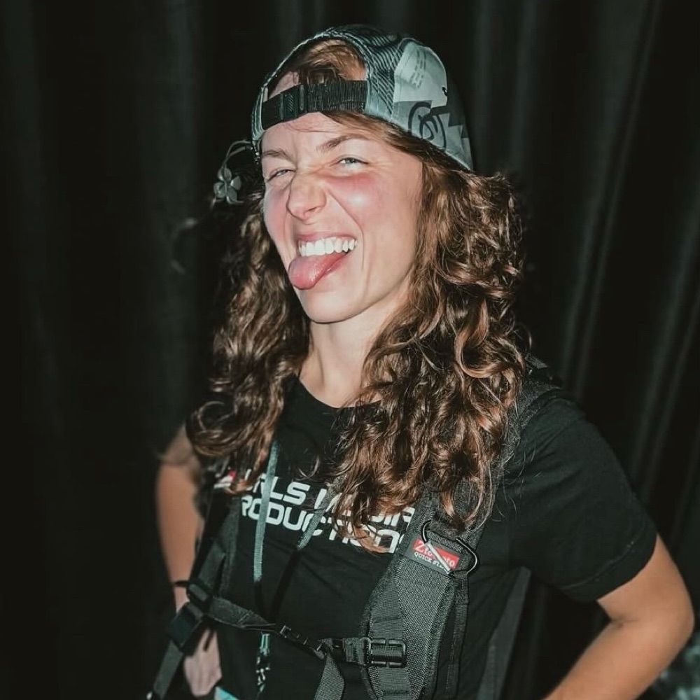 Courtney Earls - Curls Media