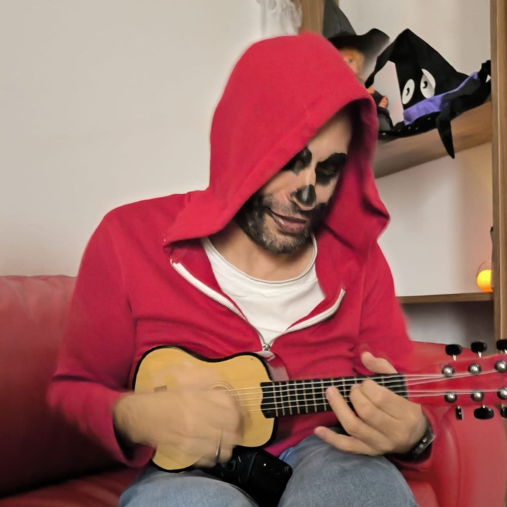 Luis "DeGazerin"