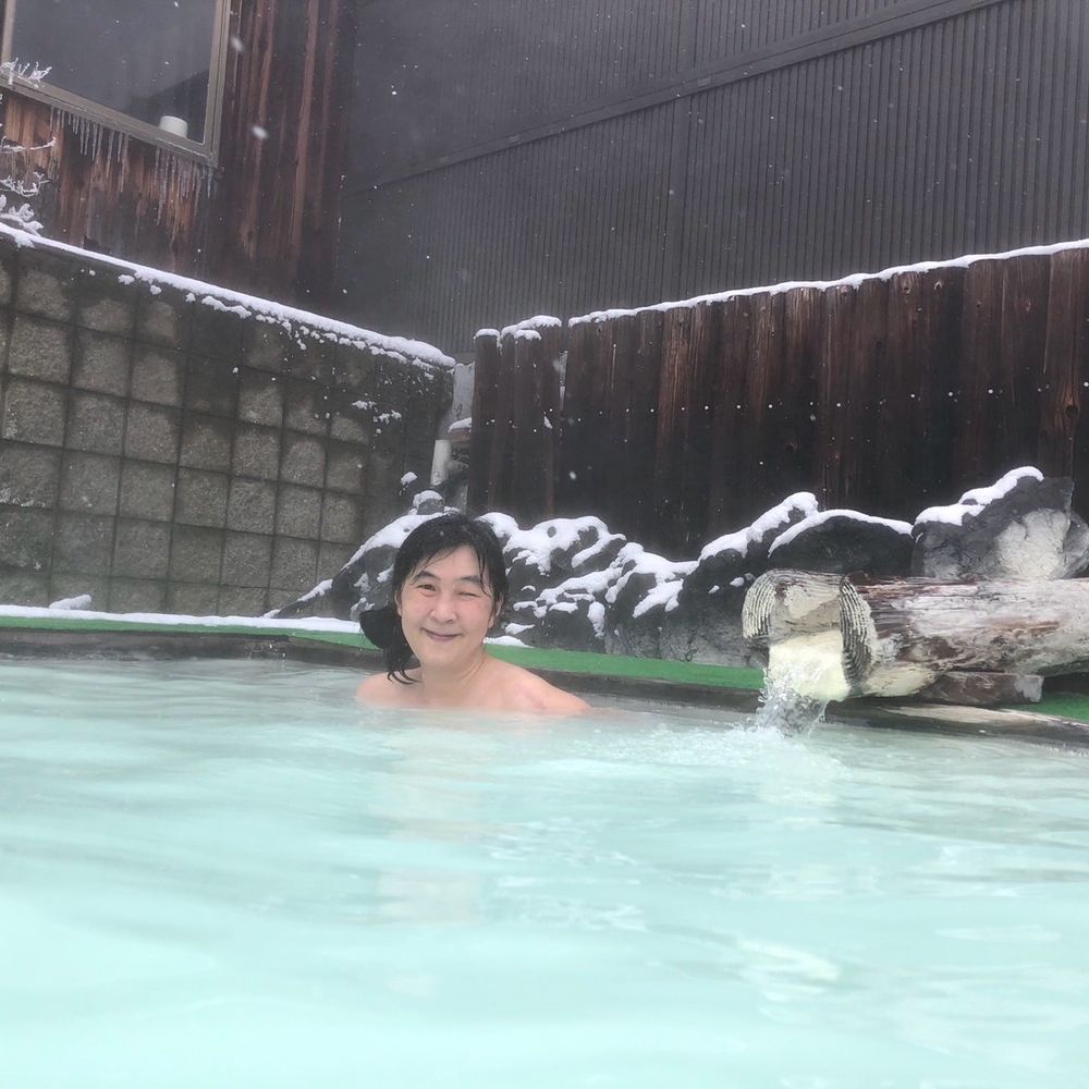 温泉女子冬子