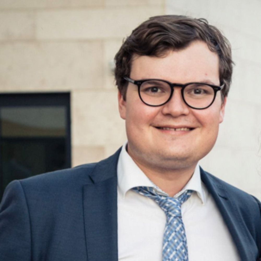 W. Benedikt Schmal