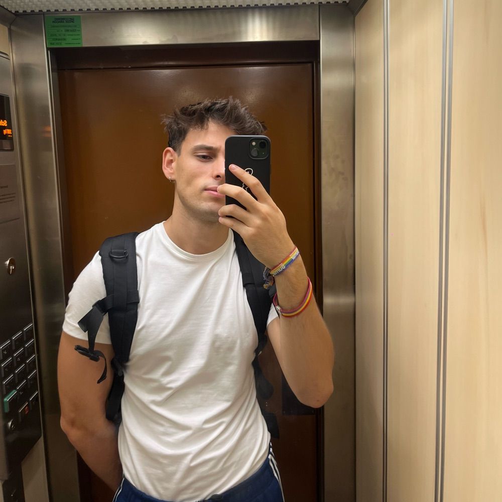 Alejandro シ 🔻