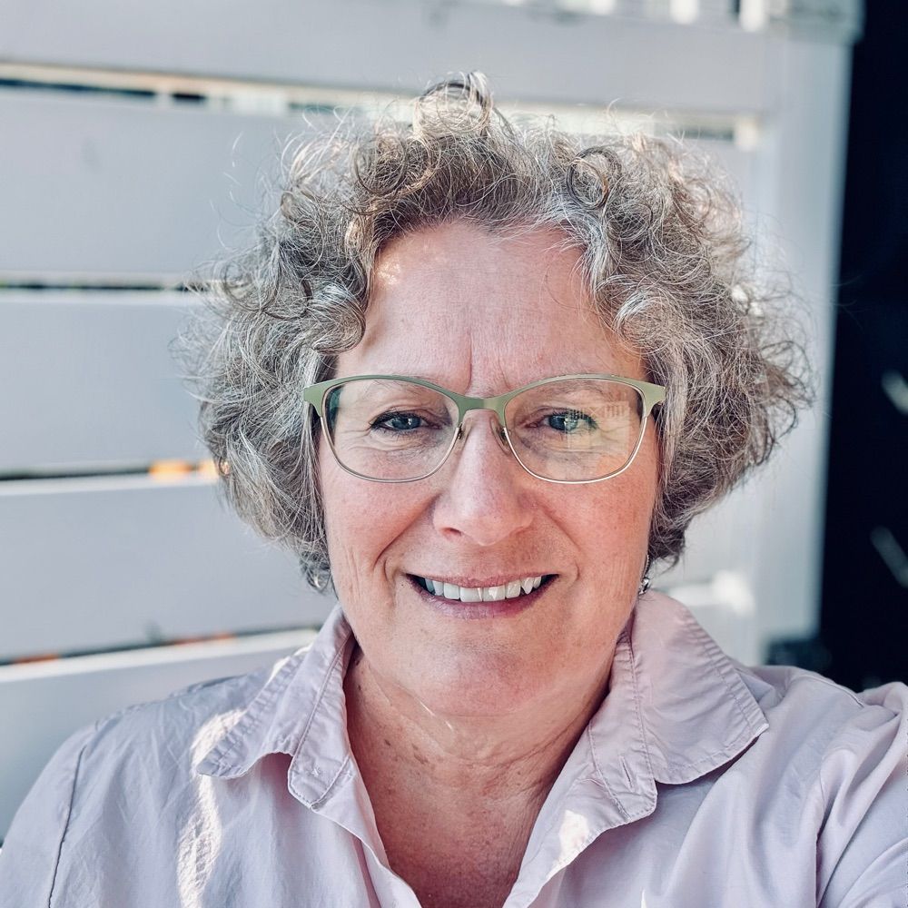 Carolyn D Thompson