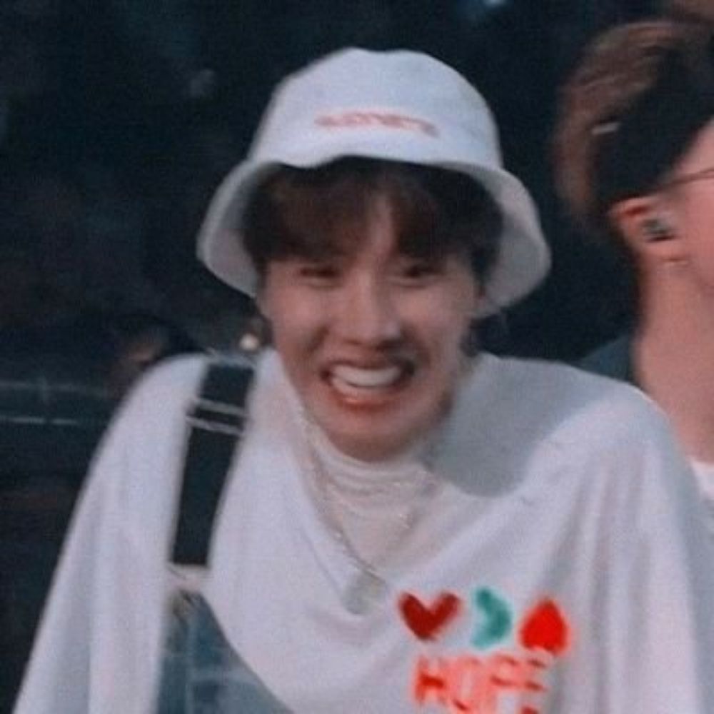 ≧⁷💜 waiting for hobi