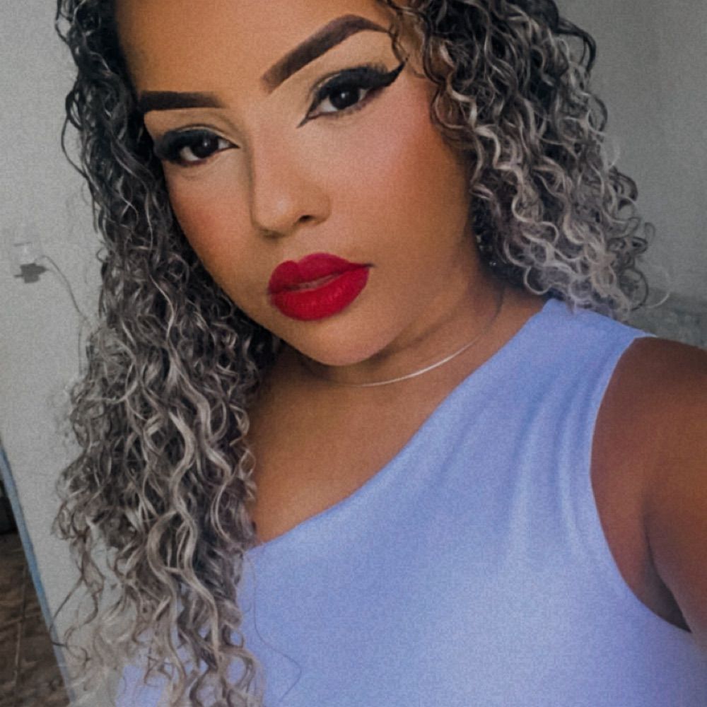 Thayná B.